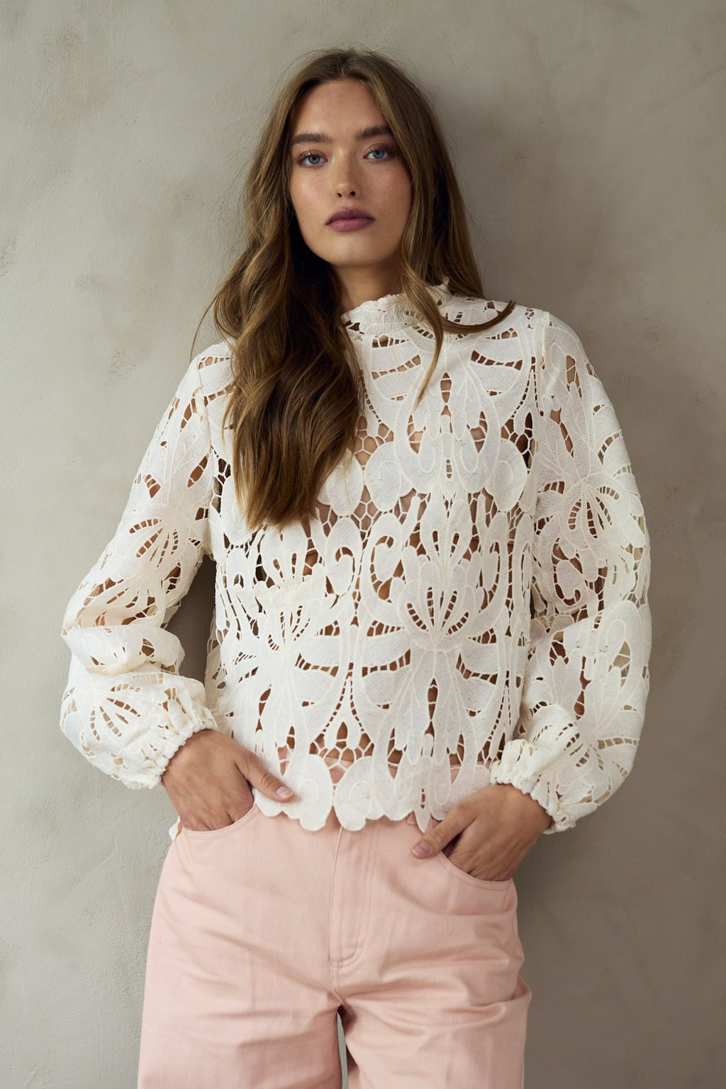 Noellas Kimika Blouse Ivory. Køb Bluser hos www.noellafashion.dk