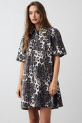 Noellas Jozie Dress Taleah Print. Køb Kjoler hos www.noellafashion.dk